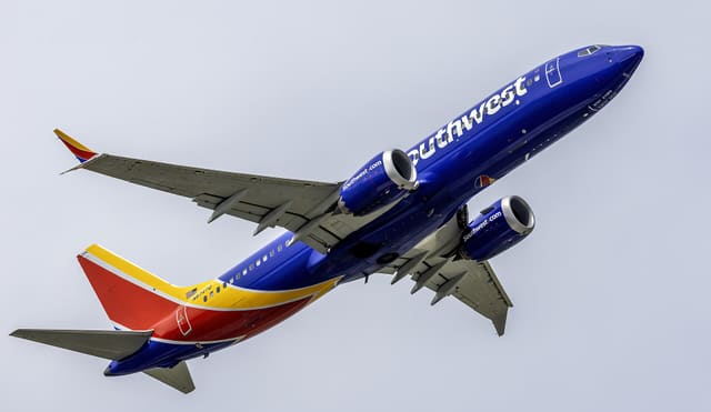 N8747Q - Twin-engine aircraft