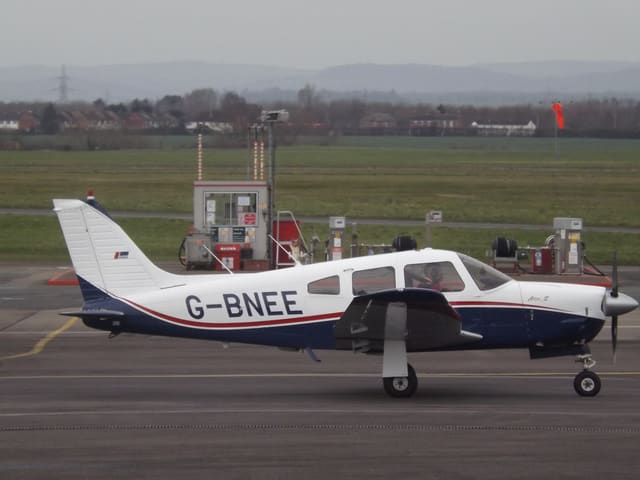 G-BNEE - Piper