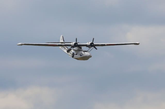  - Twin-engine aircraft
