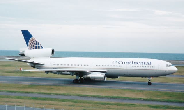 N13067 - Aircraft