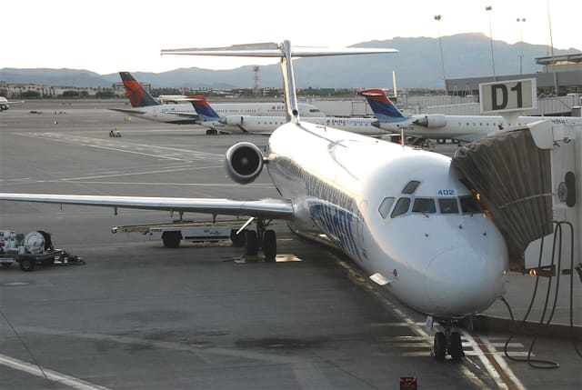 N402NV - Douglas