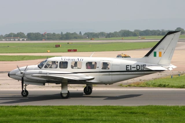 EI-DIF - Twin-engine aircraft