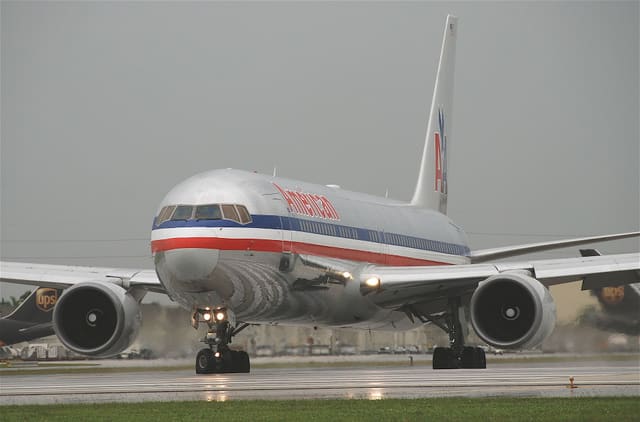 N393AN - Twin-engine aircraft