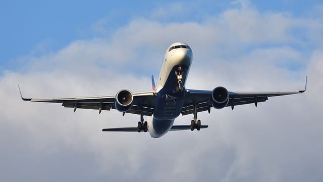 N727TW - Twin-engine aircraft