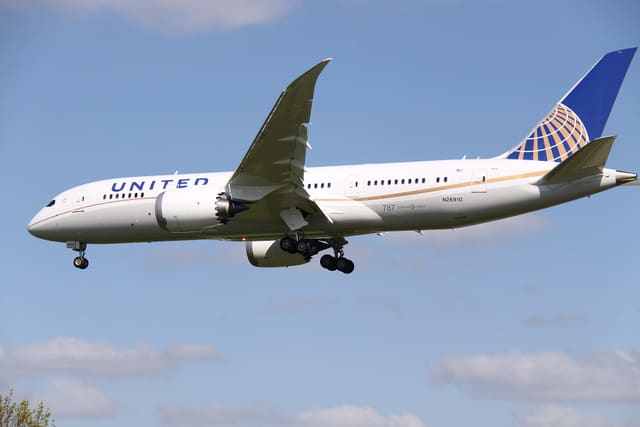 N26910 - Twin-engine aircraft