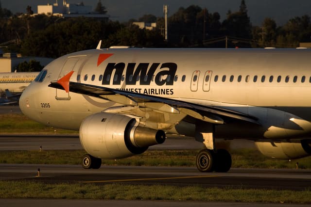 N305US - Twin-engine aircraft