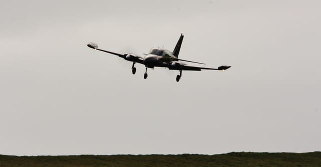 N1909G - Twin-engine aircraft