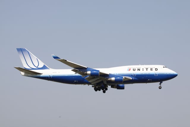 N104UA - Boeing