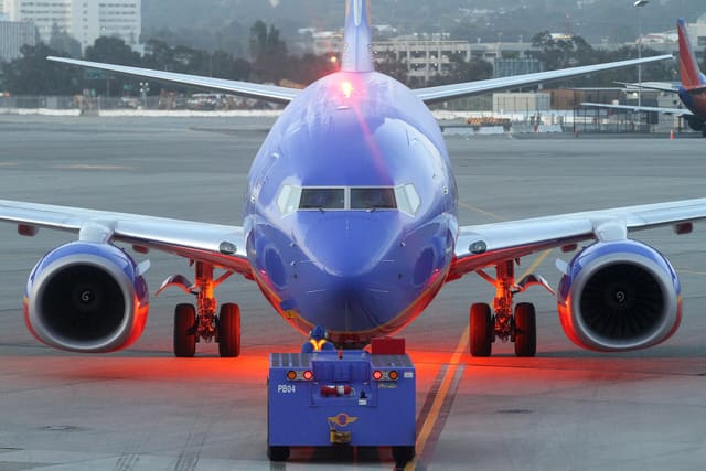 N935WN - Twin-engine aircraft