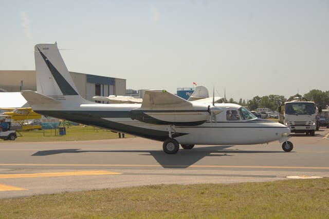 N159K - Twin-engine aircraft