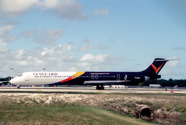 N140NJ - Douglas