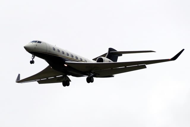 N656FX - Business jet