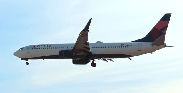 N909DN - Twin-engine aircraft
