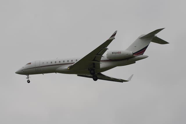 N146QS - Bombardier