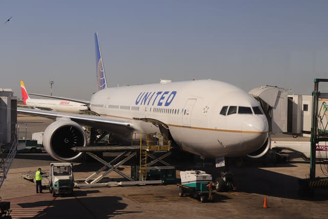 N78004 — Twin-engine aircraft