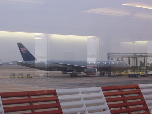 N793UA - Twin-engine aircraft