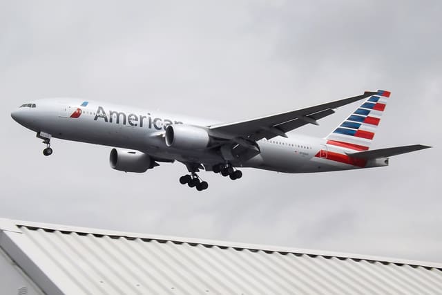 N768AA — Twin-engine aircraft