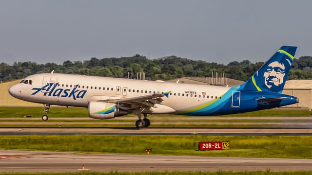 N836VA - Twin-engine aircraft