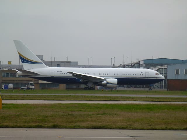N673BF - Twin-engine aircraft