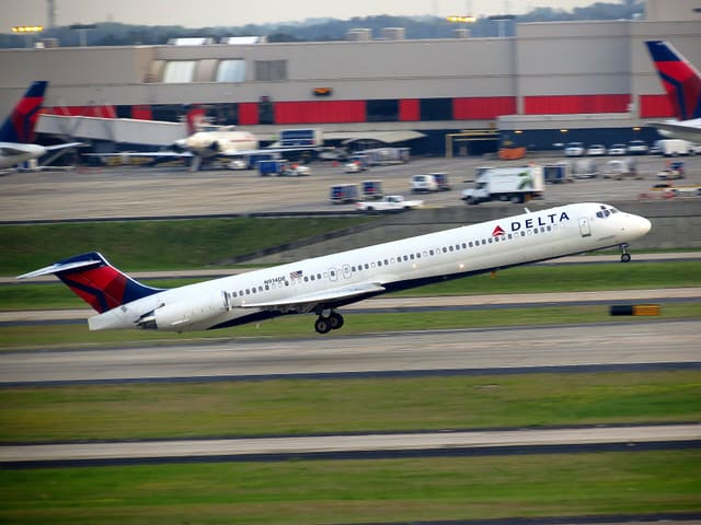 N914DE - Douglas