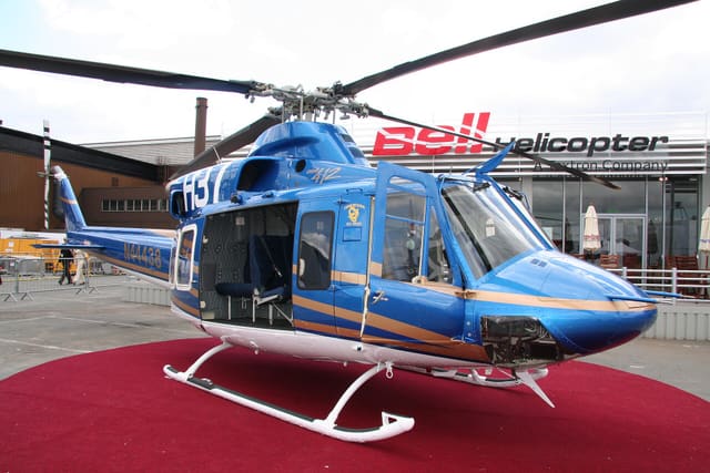 N44438 - Helicopter