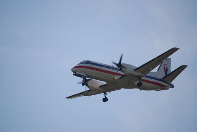 N304AE - Twin-engine aircraft