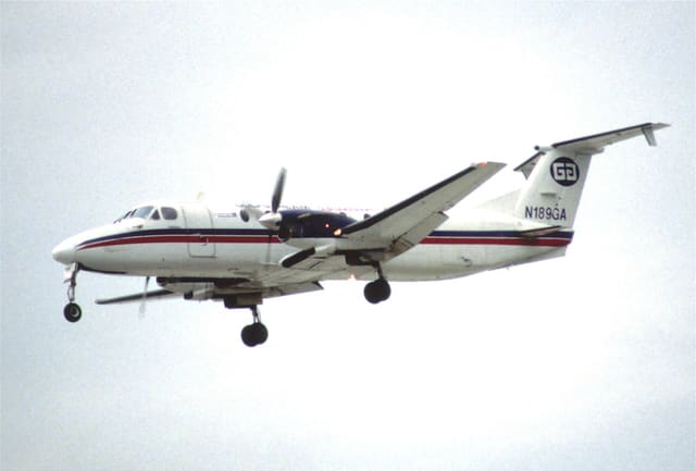 N189GA - Twin-engine aircraft