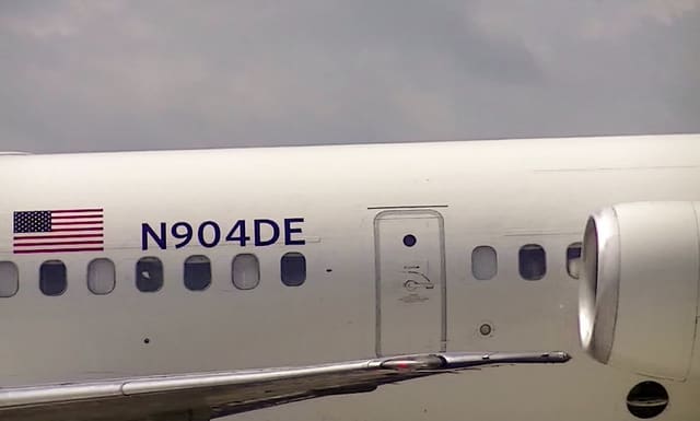 N904DE - Aircraft