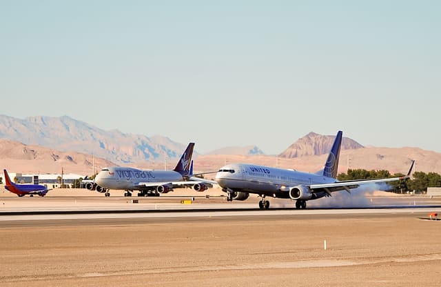 N37437 - Boeing