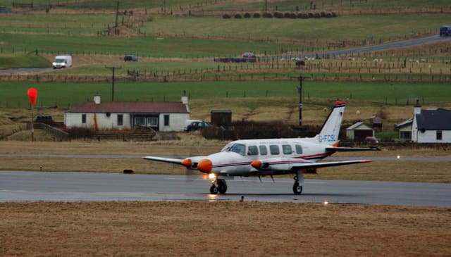 G-FCSL - Twin-engine aircraft