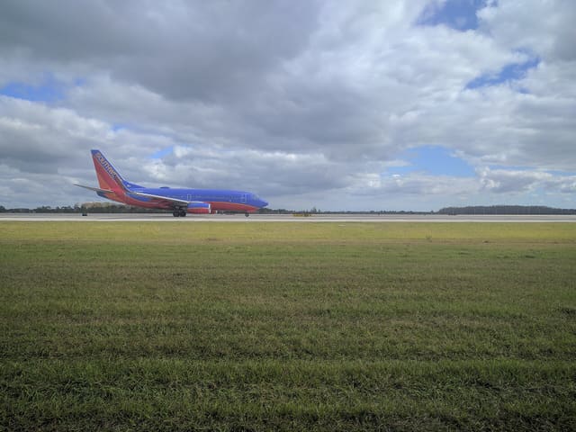 N789SW - Twin-engine aircraft