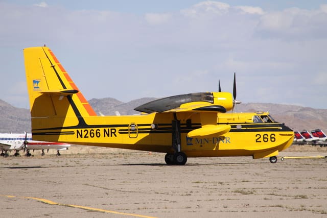 N266NR - Twin-engine aircraft