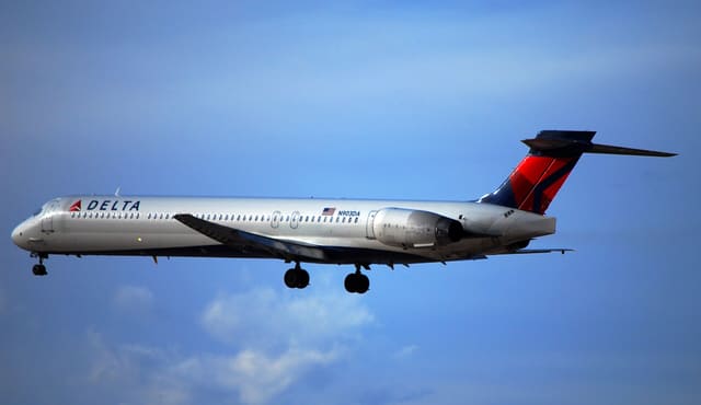 N903DA - Twin-engine aircraft
