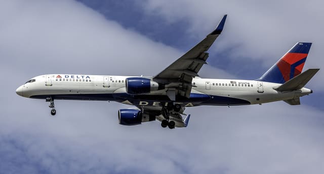 N722TW - Twin-engine aircraft