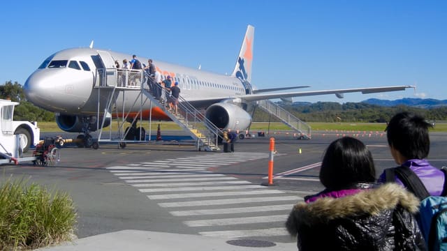 VH-VGY - Twin-engine aircraft
