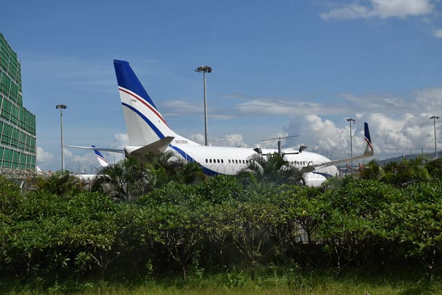 N213EM - Twin-engine aircraft
