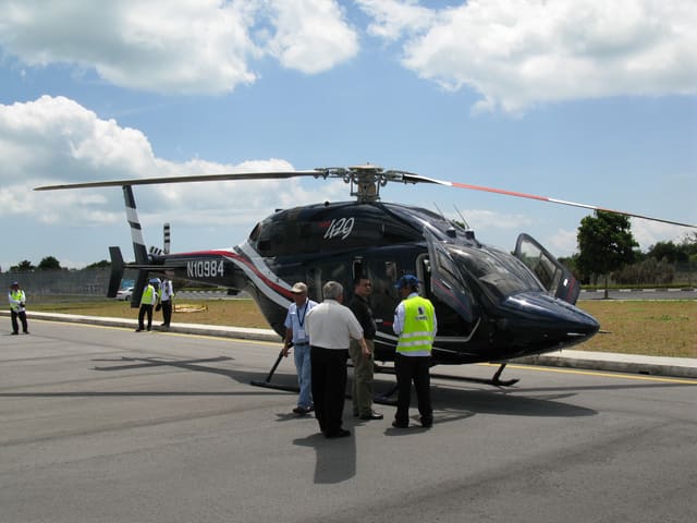 N10984 - Helicopter