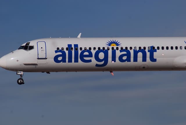 N876GA - Douglas