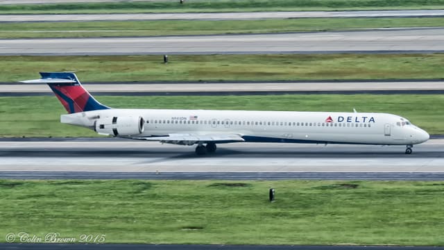 N944DN - Douglas