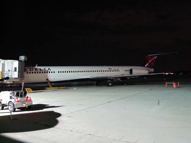 N903DE - Douglas