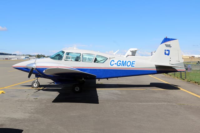C-GMOE - Twin-engine aircraft