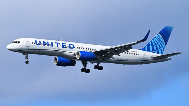 N58101 - Twin-engine aircraft