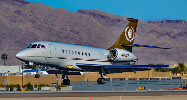 N89CE - Business jet