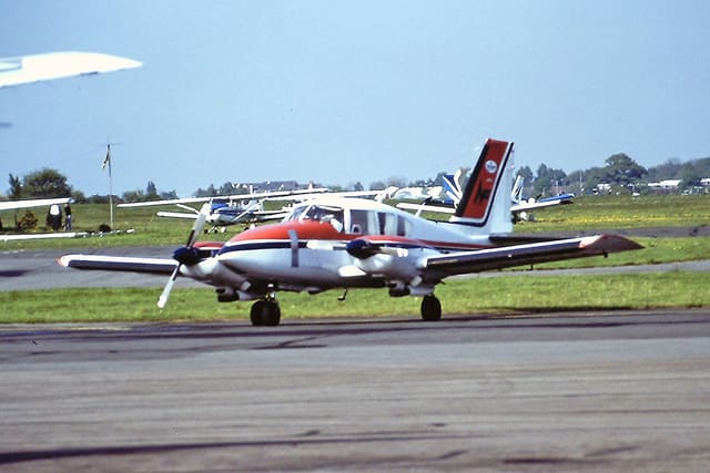 OY-DZZ - Twin-engine aircraft