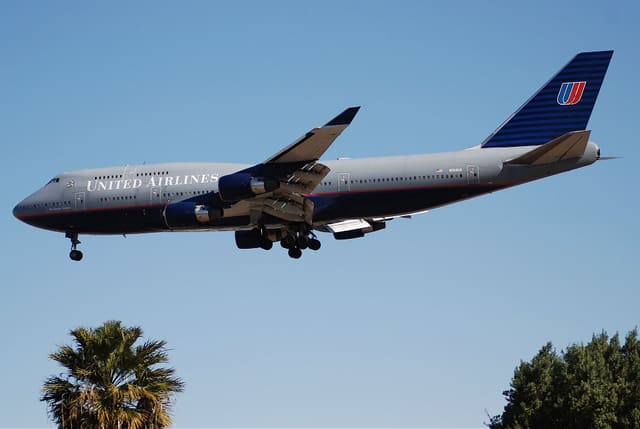 N104UA - Boeing