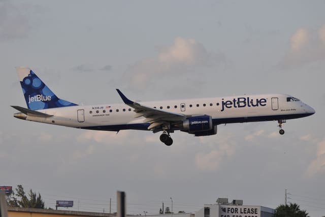 N318JB - Embraer