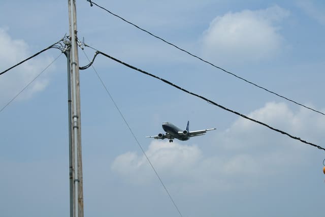 N365UA - Twin-engine aircraft