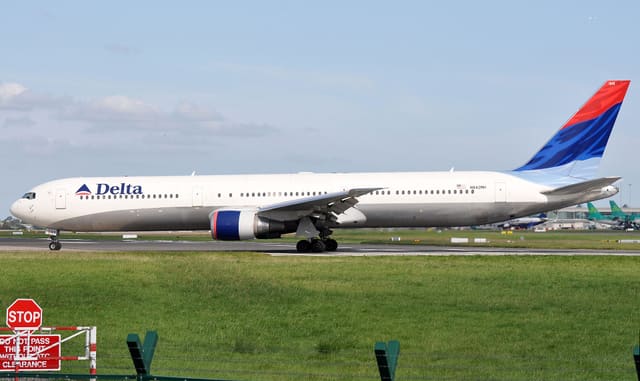 N842MH - Twin-engine aircraft