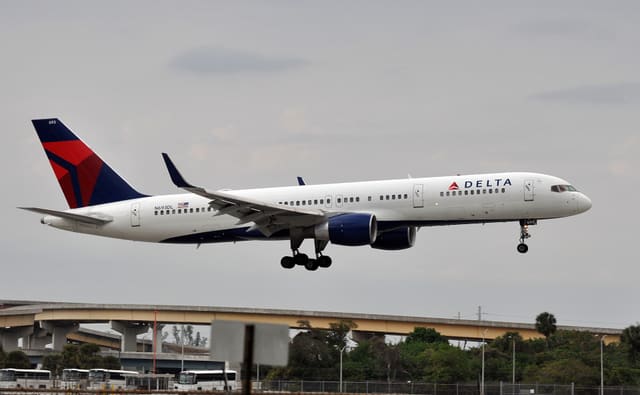 N693DL - Twin-engine aircraft