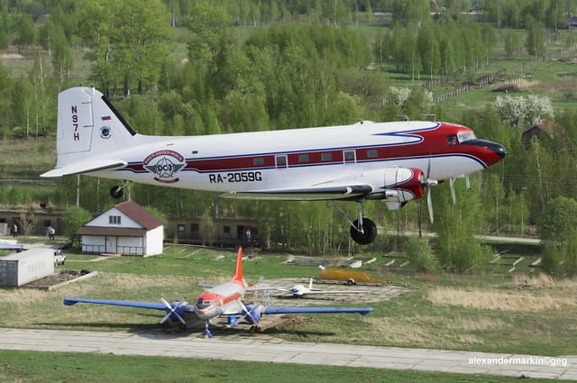 N97H - Twin-engine aircraft